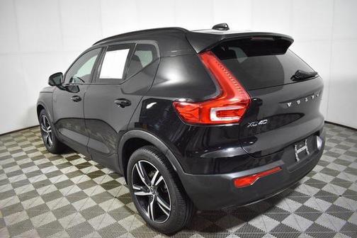 2022 Volvo XC40 T5 R-Design