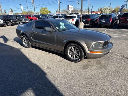 2005 Ford Mustang Deluxe