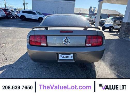 Mineral Gray Clearcoat Metallic 2005 Ford Mustang Deluxe