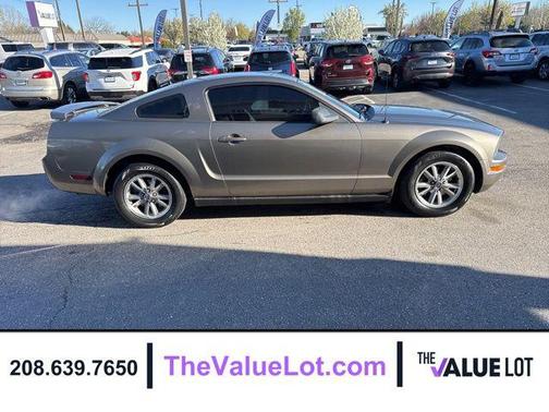 Mineral Gray Clearcoat Metallic 2005 Ford Mustang Deluxe