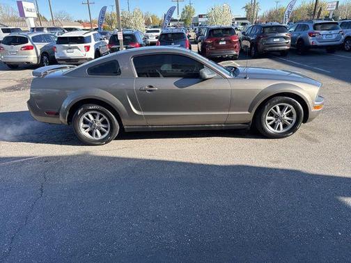 2005 Ford Mustang Deluxe