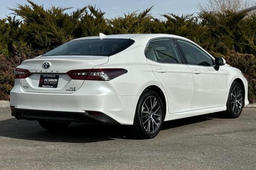 2024 Toyota Camry Hybrid XLE