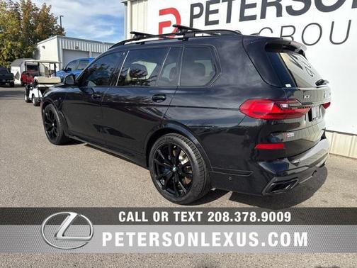 2022 BMW X7 M50i