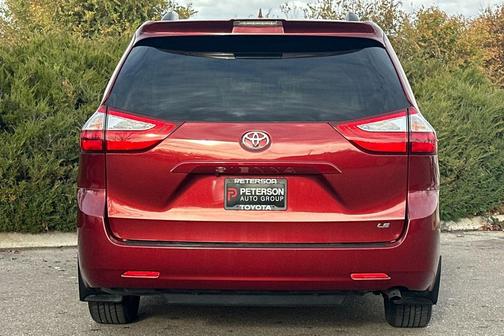 2018 Toyota Sienna LE