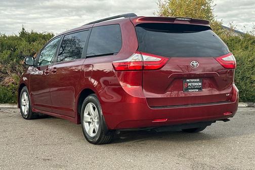 2018 Toyota Sienna LE