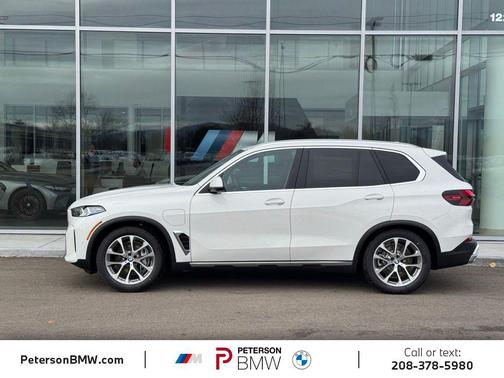 Alpine White 2026 BMW X5 PHEV xDrive50e
