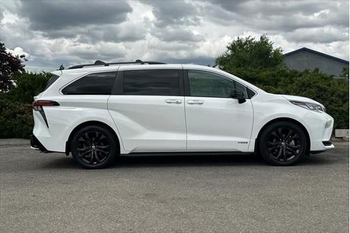 2021 Toyota Sienna XSE 7 Passenger