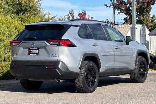2021 Toyota RAV4 Hybrid XLE