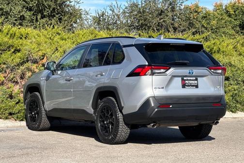 2021 Toyota RAV4 Hybrid XLE