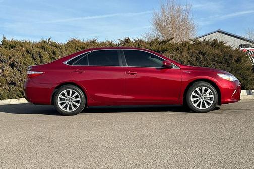 2016 Toyota Camry Hybrid XLE