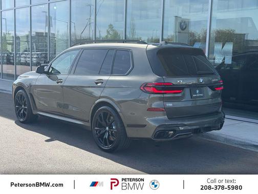 Manhattan Green Metallic 2026 BMW X7 M60i