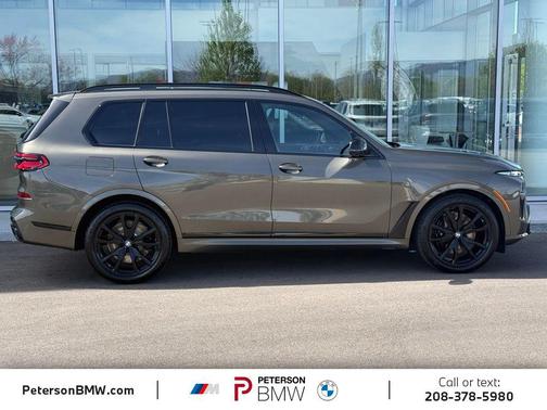 Manhattan Green Metallic 2026 BMW X7 M60i