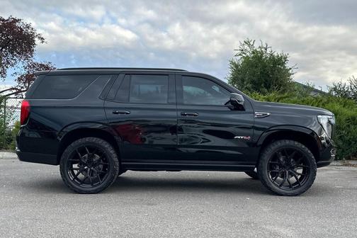 2025 GMC Yukon 4WD AT4
