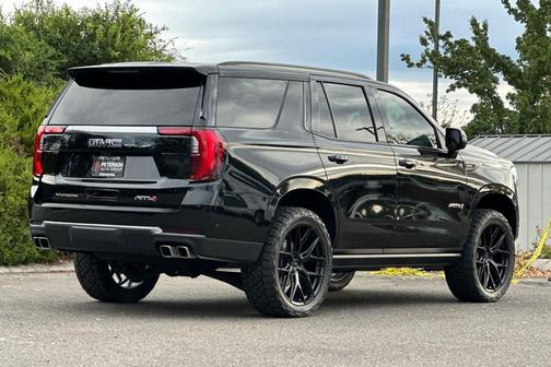 2025 GMC Yukon 4WD AT4