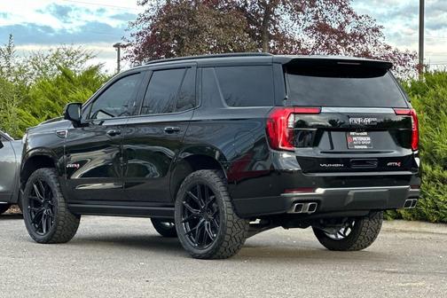 2025 GMC Yukon 4WD AT4