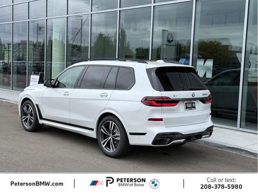 Mineral White Metallic 2027 BMW X7 M60i