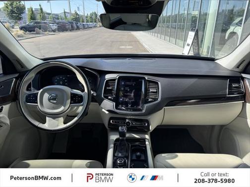 2016 Volvo XC90 T6 Momentum