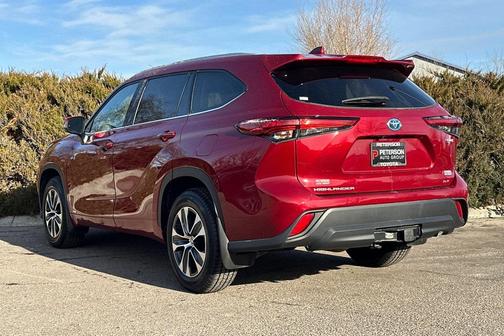 2022 Toyota Highlander Hybrid XLE
