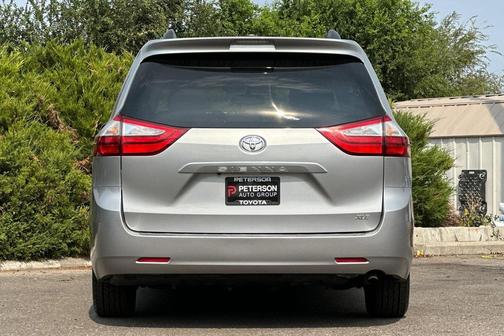 2016 Toyota Sienna XLE