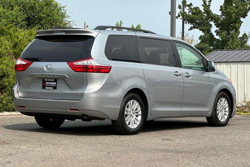 2016 Toyota Sienna XLE
