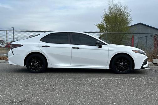 Super White 2021 Toyota Camry SE