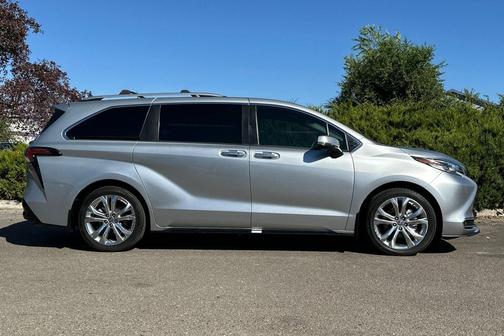 2021 Toyota Sienna Platinum 7 Passenger