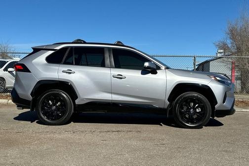 2024 Toyota RAV4 Hybrid SE
