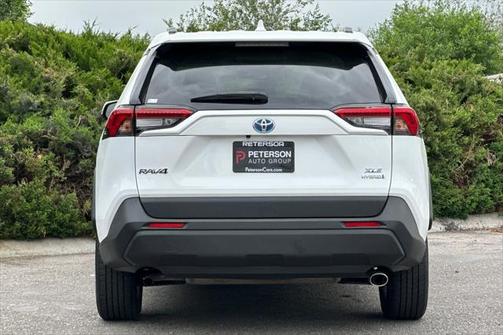 2022 Toyota RAV4 Hybrid XLE