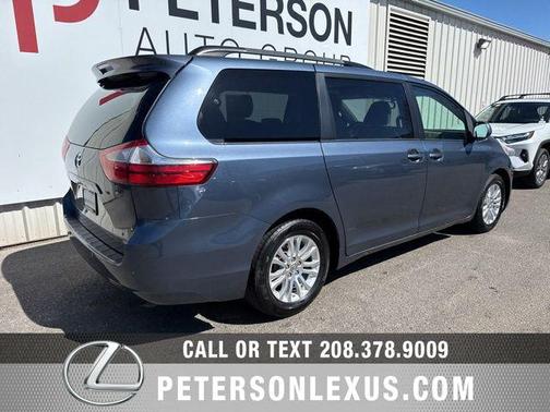 2016 Toyota Sienna XLE