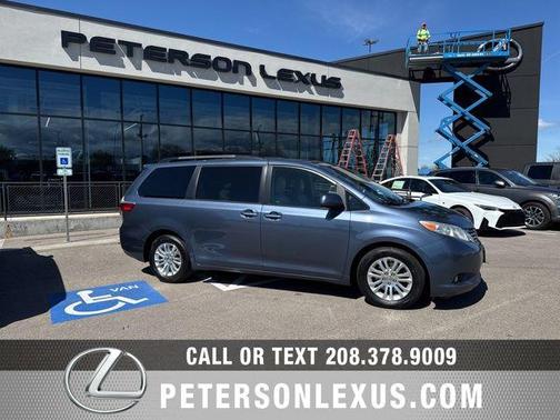 2016 Toyota Sienna XLE