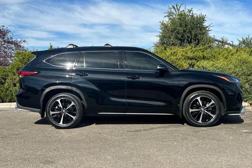 2022 Toyota Highlander XSE