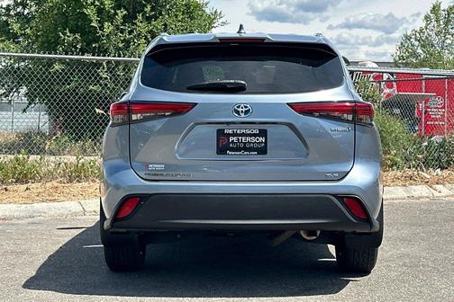 Moon Dust 2020 Toyota Highlander Hybrid XLE