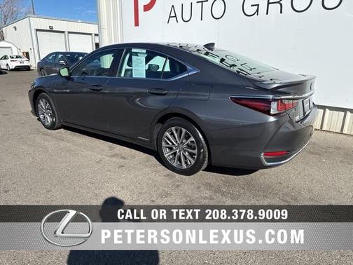 2022 Lexus ES 300h Base