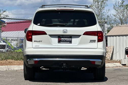 White Diamond Pearl 2017 Honda Pilot Touring