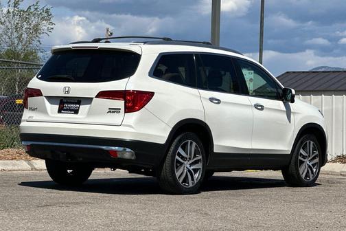 White Diamond Pearl 2017 Honda Pilot Touring