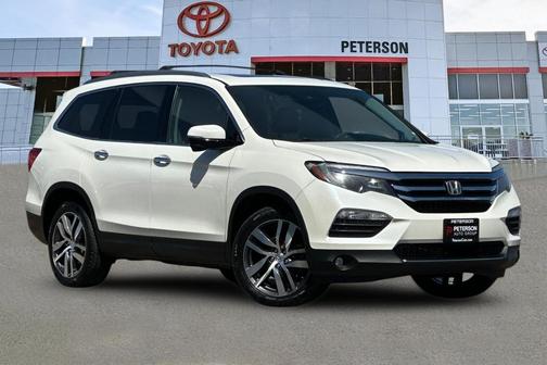 White Diamond Pearl 2017 Honda Pilot Touring