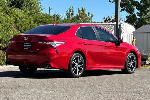 2020 Toyota Camry SE