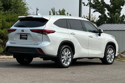 2022 Toyota Highlander Hybrid Limited