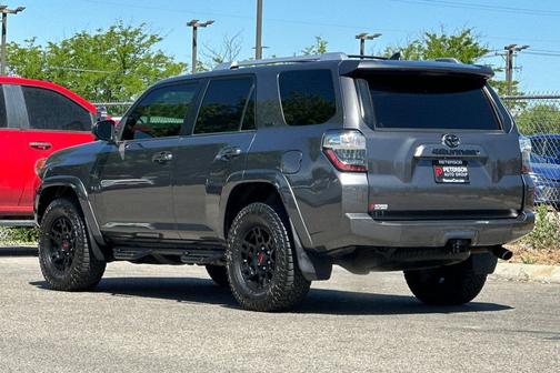 Magnetic Gray Metallic 2016 Toyota 4Runner SR5