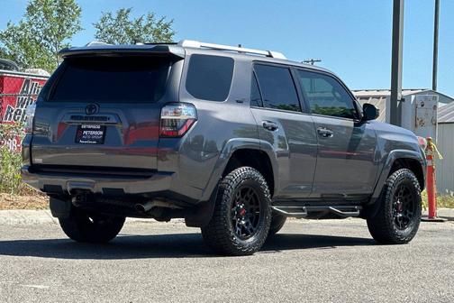 Magnetic Gray Metallic 2016 Toyota 4Runner SR5