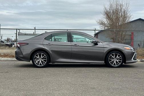 2023 Toyota Camry Hybrid XLE