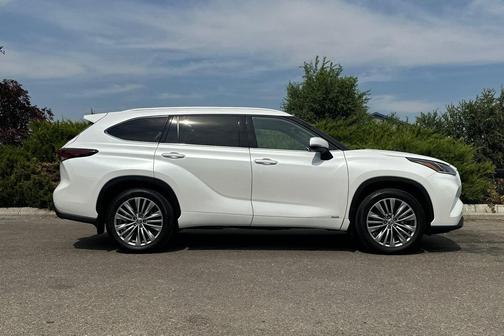 2024 Toyota Highlander Hybrid Platinum