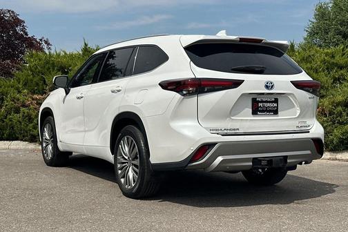 2024 Toyota Highlander Hybrid Platinum