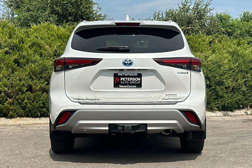 2024 Toyota Highlander Hybrid Platinum