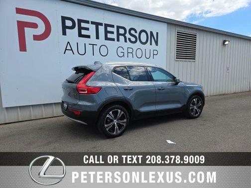 Thunder Grey Metallic 2022 Volvo XC40 T5 Inscription
