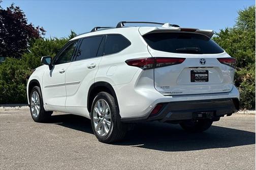 2022 Toyota Highlander Hybrid Limited