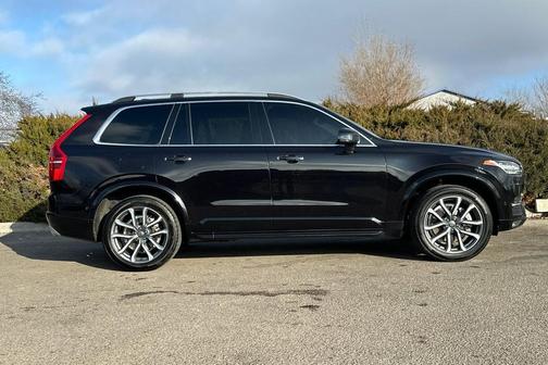 2018 Volvo XC90 T6 Momentum