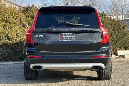 2018 Volvo XC90 T6 Momentum