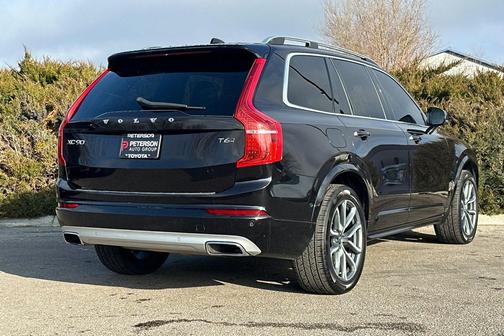 2018 Volvo XC90 T6 Momentum