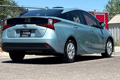 Pearl 2022 Toyota Prius LE